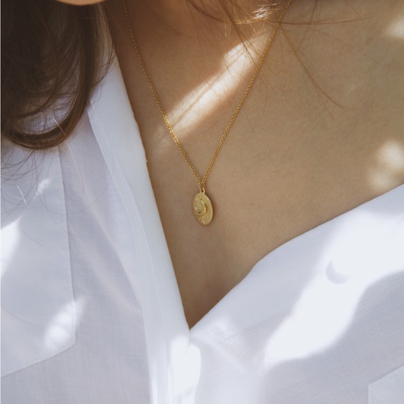 Meet your Posher, Melissa Rae - Picture 2 of 2